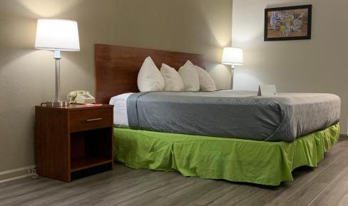 King Room - Non-Smoking