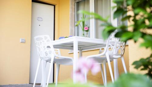 Apartment with Garden View
