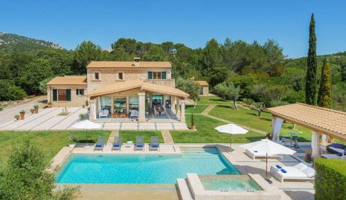 Villa with Garden View