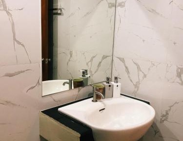 Standard Queen Room with no Window