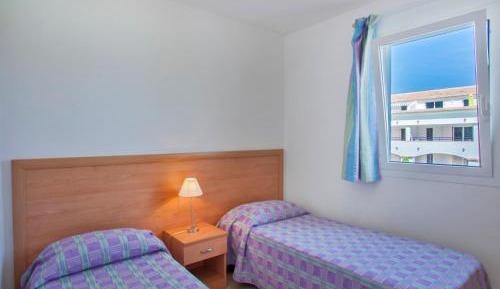 Three-Bedroom Apartment with Sea View (8 Adults)