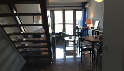 Three-Bedroom Apartment with Balcony - Split Level (4 Adults)