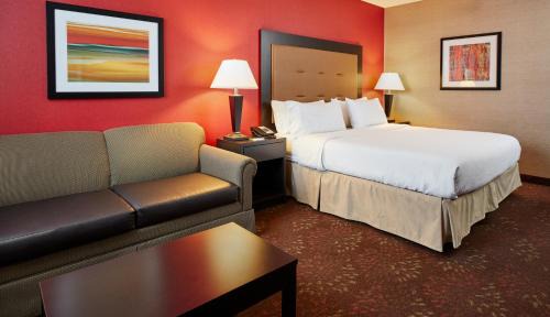King Room with Sofa Bed