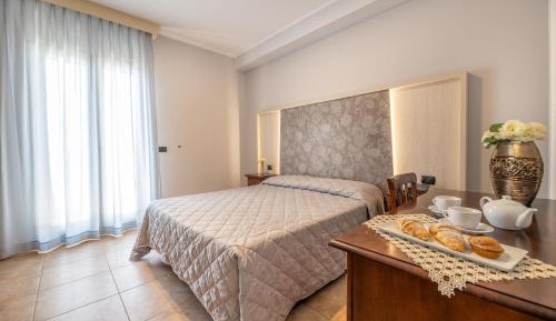 Double Room with Partial Sea View