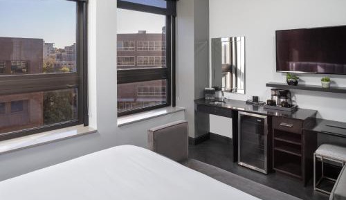 King Room with Roll-In Shower - Disability Access