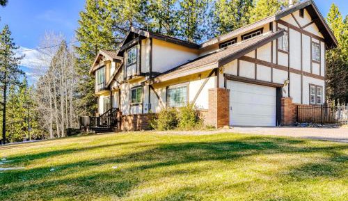 Six Bedroom Holiday Home