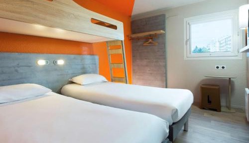 Room with 2 separate beds