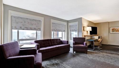 King Suite - Non-Smoking