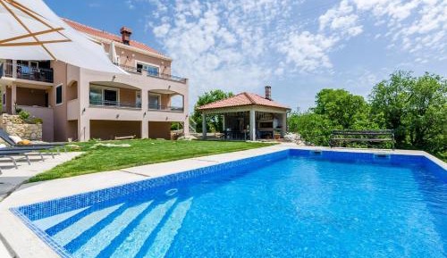 Four Bedroom Villa with Terrace and Swimming Pool