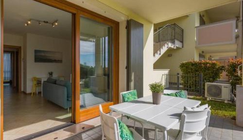 Apartment with Garden View