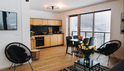 Apartment with Mountain View