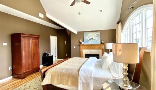 King Suite (301)