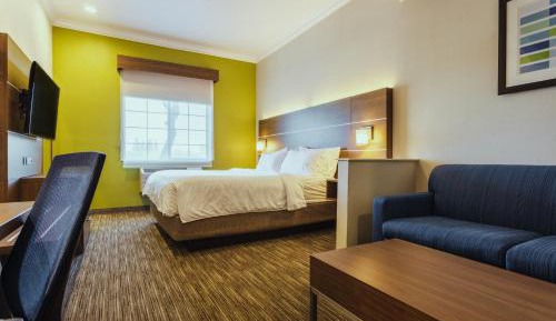 King Suite - Non-Smoking