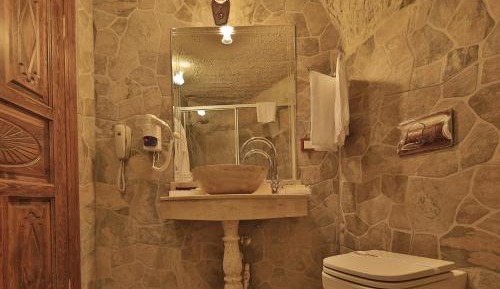 Honeymoon Suite