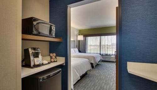 Standard Queen Room with Two Queen Beds and Mobility Accessible Tub