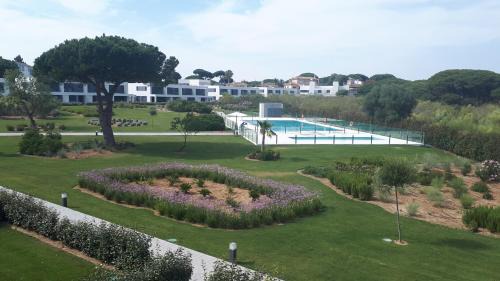 Apartment with Pool View 