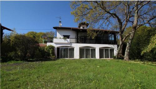 Apartment with Mountain View