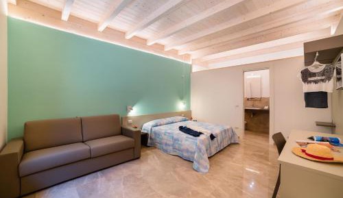 Deluxe Double Room with Extra Bed