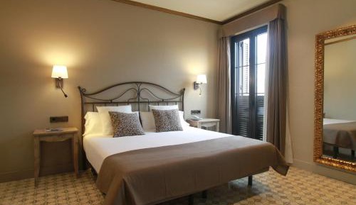 Double or Twin Room with Street View
