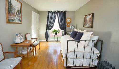 Deluxe King Suite