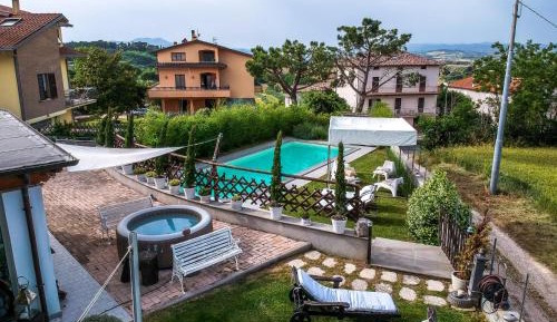 Apartment with Pool View 