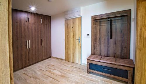 Apartment with Mountain View