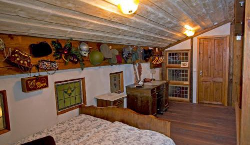 Quadruple Room with Shared Bathroom