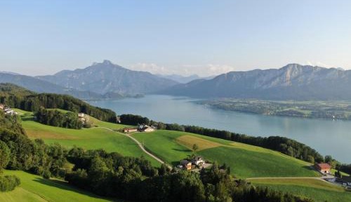 Apartment with Mountain View