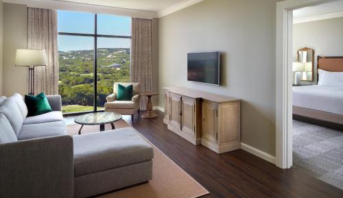 Signature Fairways Suite
  - 1 King Bed