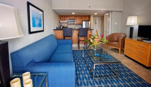 One-Bedroom King Suite with Garden View