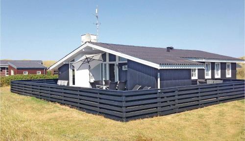 Three-Bedroom Holiday Home 