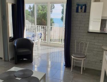 Apartment Front Mer