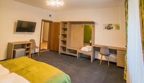 Deluxe Room (2 Adults + 1 Child)