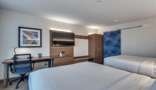 Suite - Mobility Access Roll in Shower/Non-Smoking