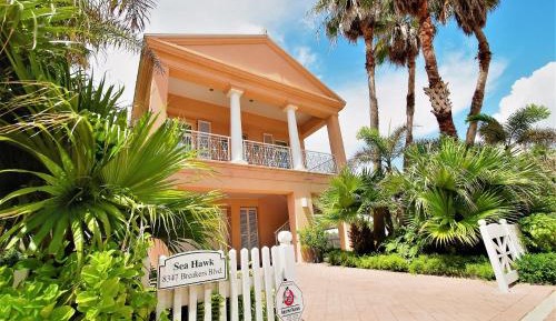 Four-Bedroom Holiday Home