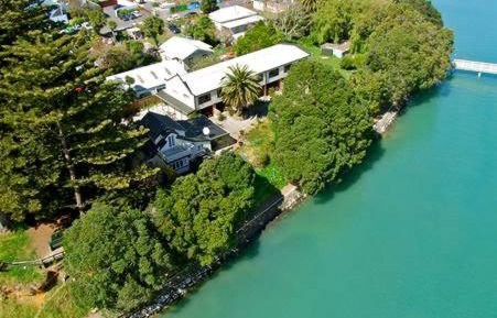 Waterfront Cottage 