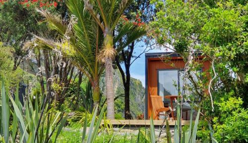 Queen Room with Shared Bathroom