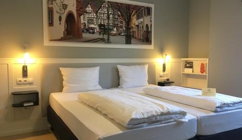  Wheelchair-friendly room