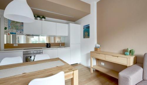 Apartment with Mountain View
