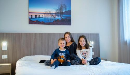 Grand Family Suite (2 Adults + 4 Children)