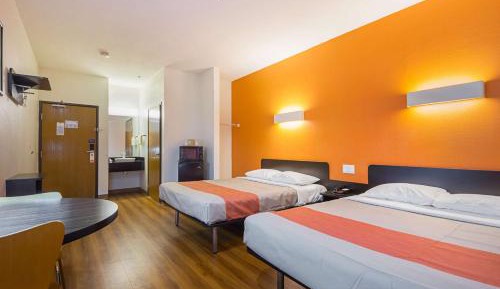 Queen Room with Two Queen Beds - Disability Access - Roll In Shower