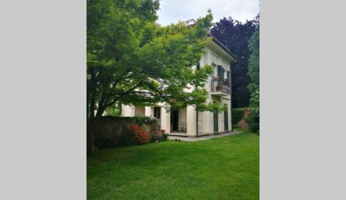 Apartment with Garden View