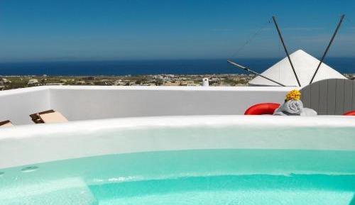 Villa with Outdoor Jetted Tub