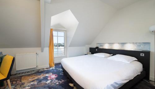 Superior Double Room with Bath and Sea View