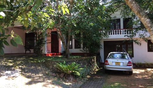 Apartment With Shared Bathroom