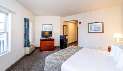 Deluxe King Room - Non-Smoking