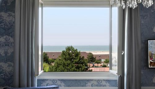 Deluxe Suite with Sea View