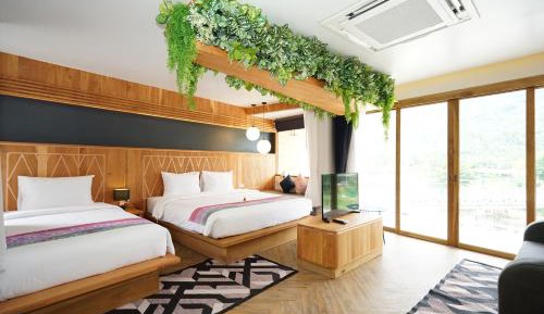 Family Room with Mountain View