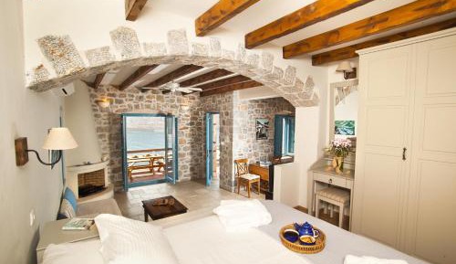 Deluxe Holiday Home (3 Adults) 