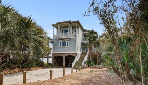 Five Bedroom Holiday Home